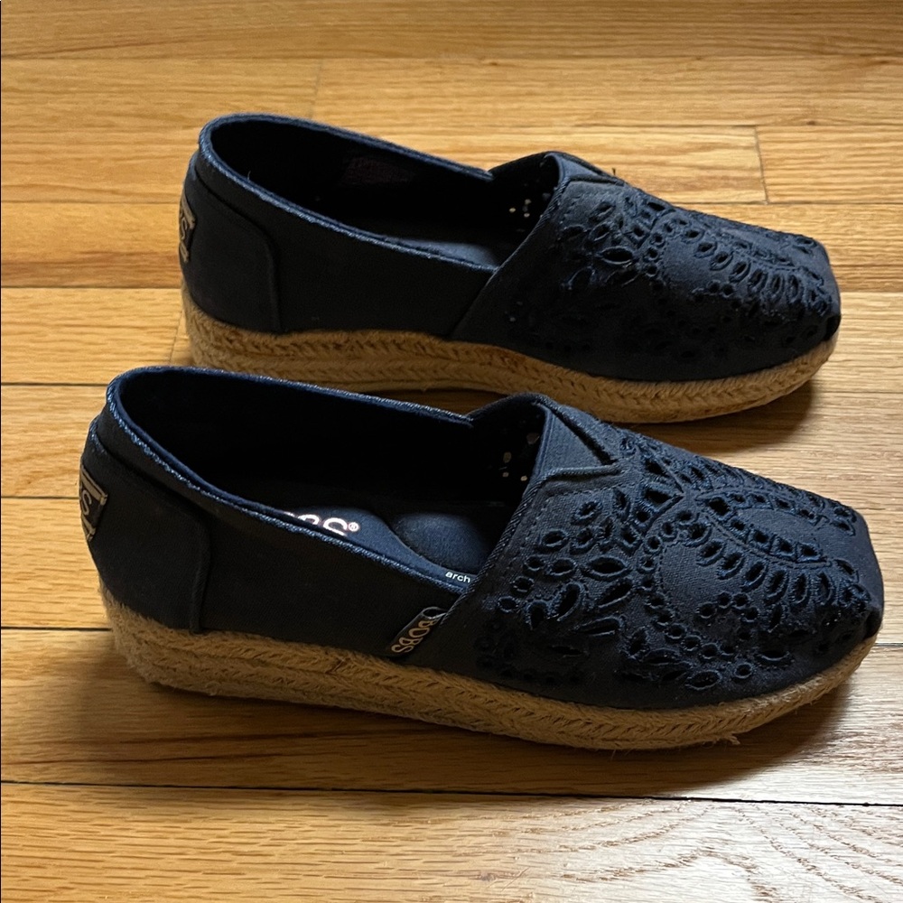 Skechers Navy Blue Embroidered Slip-On Loafers 5.5